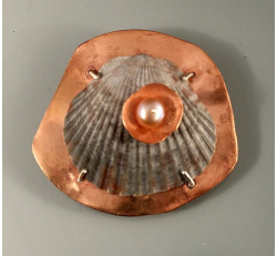 Gray Shell Brooch with Pearl