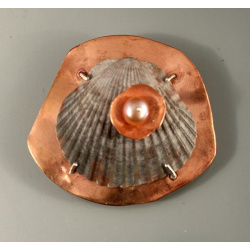 Gray Shell Brooch with Pearl