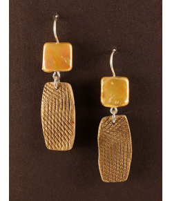 Textured Gold Polymer Tabs with Square Gold Coin Pearl