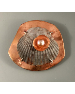 Gray Shell Brooch with Pearl