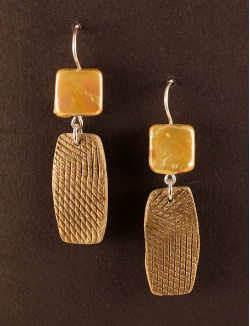 Textured Gold Polymer Tabs with Square Gold Coin Pearl