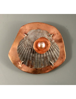 Gray Shell Brooch with Pearl